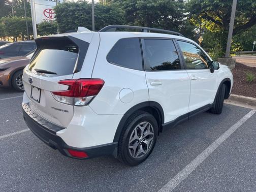 Crystal White Pearl 2021 Subaru Forester Premium