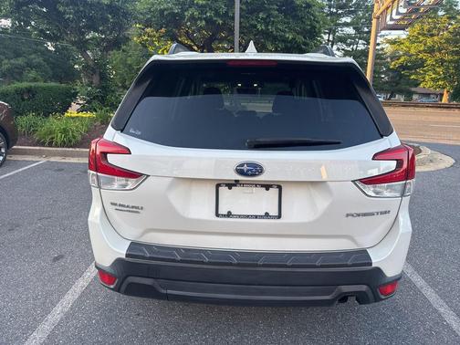 Crystal White Pearl 2021 Subaru Forester Premium