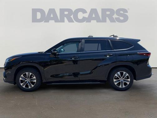 Midnight Black Metallic 2024 Toyota Highlander XLE