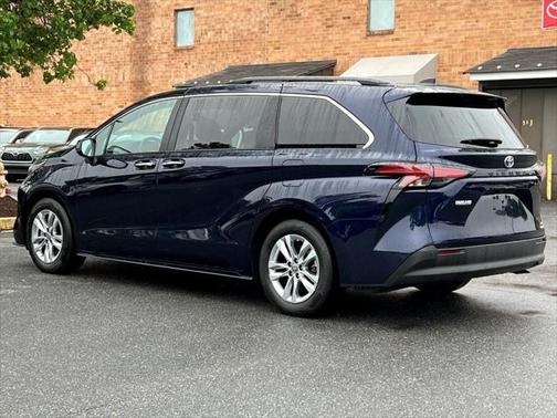 2022 Toyota Sienna XLE 7 Passenger