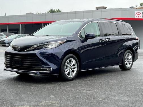 2022 Toyota Sienna XLE 7 Passenger
