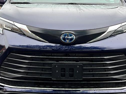 2022 Toyota Sienna XLE 7 Passenger