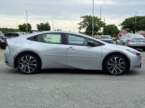 2025 Toyota Prius L