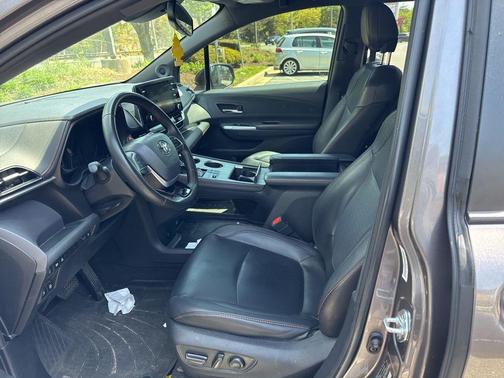 2021 Toyota Sienna XSE 7 Passenger