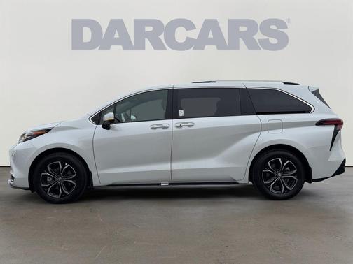 Pearl 2025 Toyota Sienna Platinum