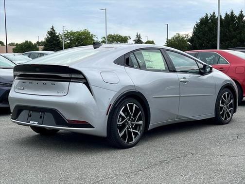 2025 Toyota Prius L