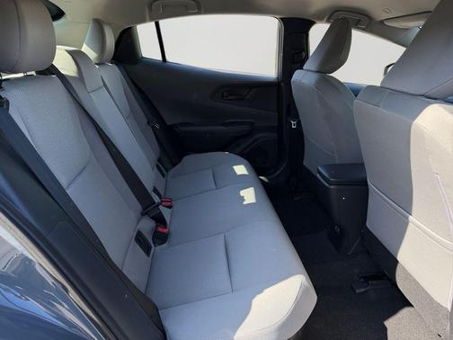 01m2 2026 Toyota Prius LE