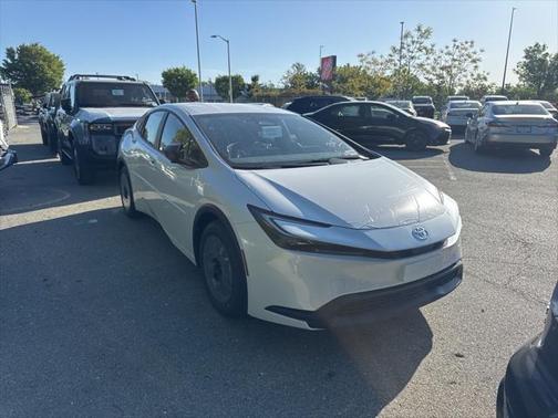2025 Toyota Prius LE