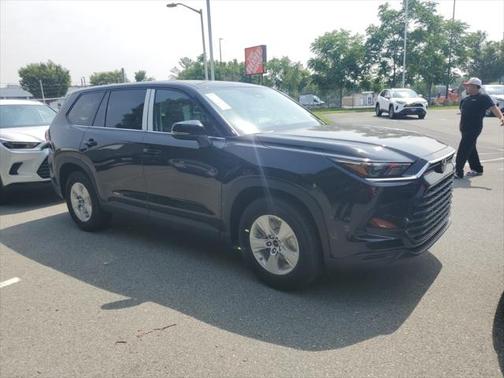 2025 Toyota Highlander LE
