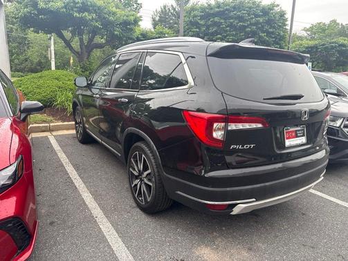 Crystal Black Pearl 2019 Honda Pilot Touring 8-Passenger