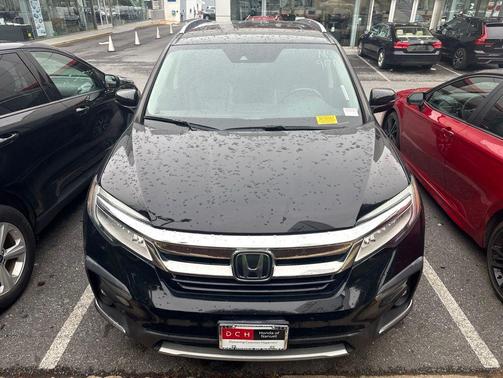 Crystal Black Pearl 2019 Honda Pilot Touring 8-Passenger