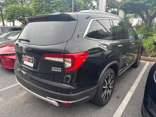 Crystal Black Pearl 2019 Honda Pilot Touring 8-Passenger