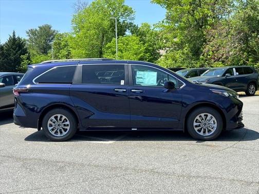 2025 Toyota Sienna XLE 7 Passenger