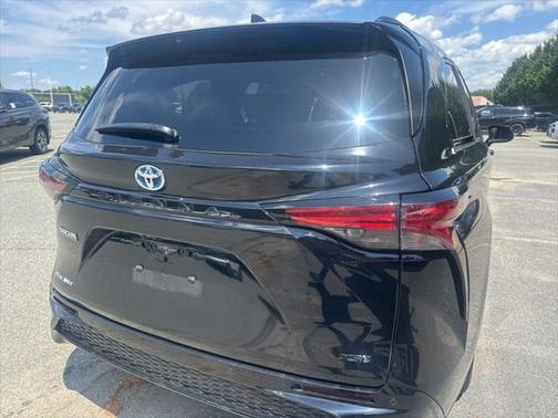 2025 Toyota Sienna XSE 7 Passenger