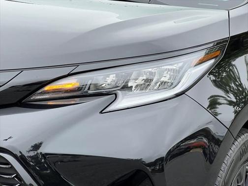 2025 Toyota Sienna XSE 7 Passenger