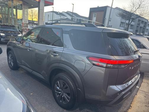 2025 Nissan Pathfinder SV 4WD