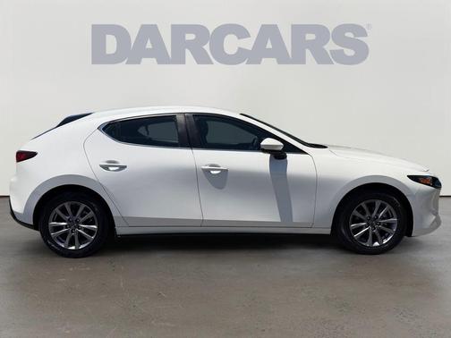 Snowflake White Pearl Mica 2022 Mazda Mazda3 FWD