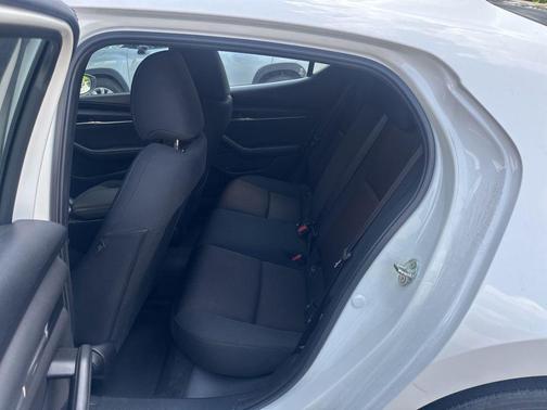 Snowflake White Pearl Mica 2022 Mazda Mazda3 FWD
