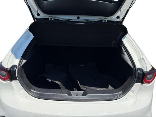 Snowflake White Pearl Mica 2022 Mazda Mazda3 FWD