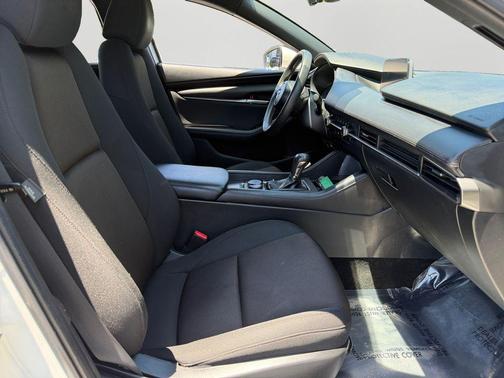 Snowflake White Pearl Mica 2022 Mazda Mazda3 FWD