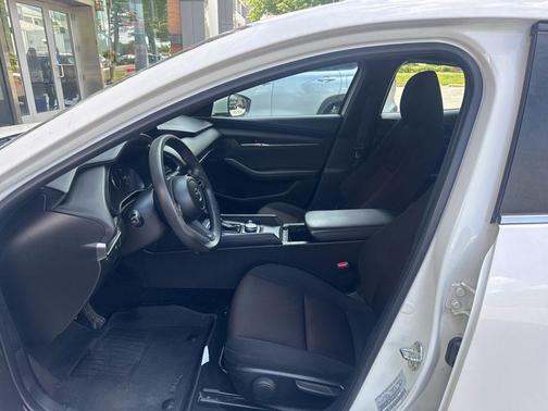 Snowflake White Pearl Mica 2022 Mazda Mazda3 FWD