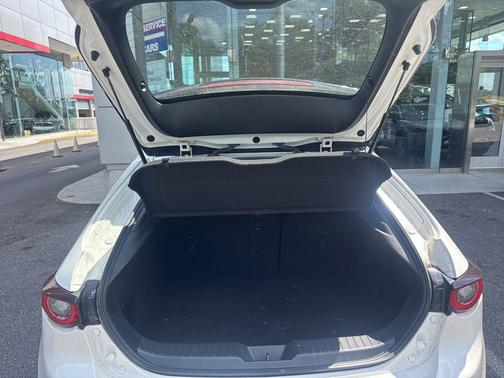 Snowflake White Pearl Mica 2022 Mazda Mazda3 FWD