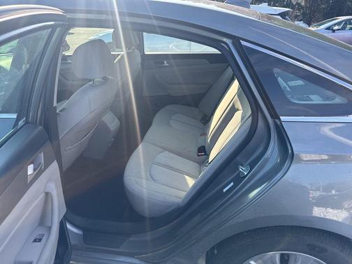 2018 Hyundai SONATA Hybrid SE