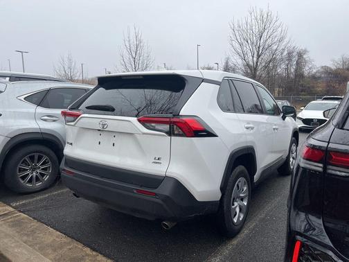 2024 Toyota RAV4 LE