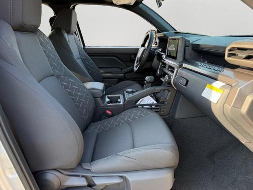 01j9 2026 Toyota Tacoma SR5