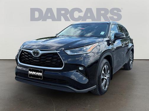 Midnight Black Metallic 2021 Toyota Highlander XLE