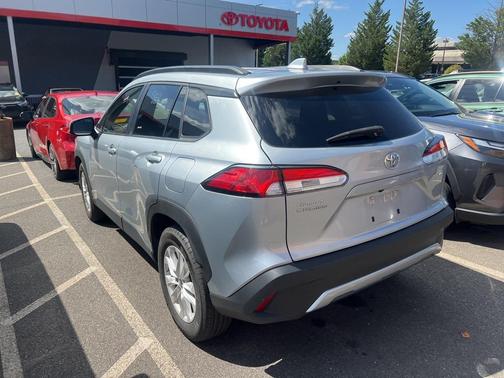 2024 Toyota Corolla Cross LE
