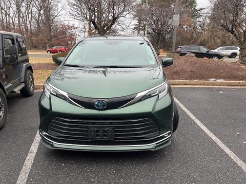 2022 Toyota Sienna XLE