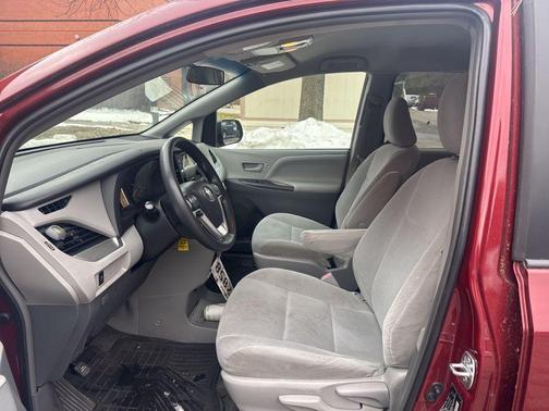 2015 Toyota Sienna LE