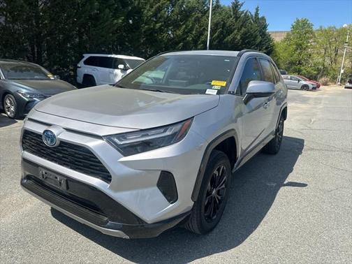 2022 Toyota RAV4 Hybrid SE