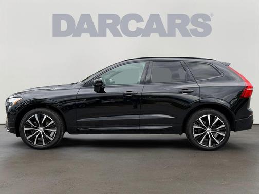 Onyx Black Metallic 2024 Volvo XC60 B5 Plus Dark Theme