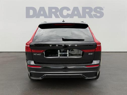 Onyx Black Metallic 2024 Volvo XC60 B5 Plus Dark Theme
