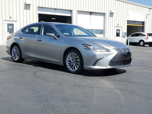 2019 Lexus ES 300h Luxury