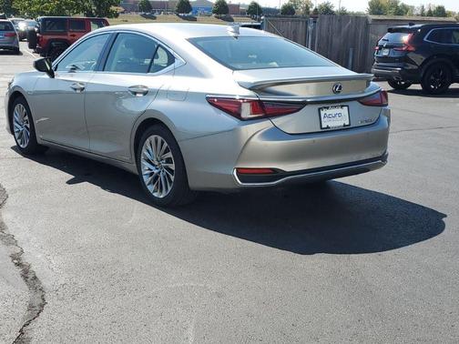 2019 Lexus ES 300h Luxury