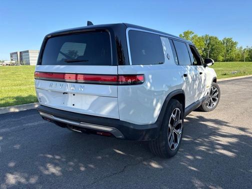 Glacier White 2022 Rivian R1S Launch Edition