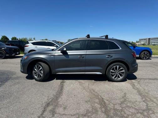 Daytona Gray Pearl Effect 2023 Audi Q5 45 S line Prestige