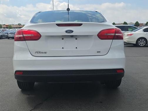 Oxford White 2018 Ford Focus SE