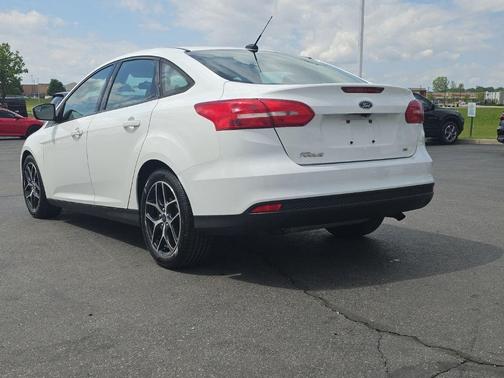 Oxford White 2018 Ford Focus SE