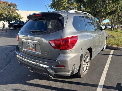 2018 Nissan Pathfinder SL