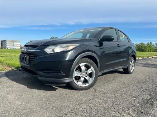 Crystal Black Pearl 2016 Honda HR-V LX