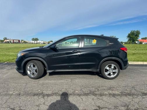 Crystal Black Pearl 2016 Honda HR-V LX