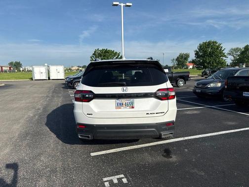 Platinum White Pearl 2025 Honda Pilot Black Edition