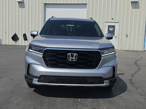 Lunar Silver Metallic 2025 Honda Pilot Elite