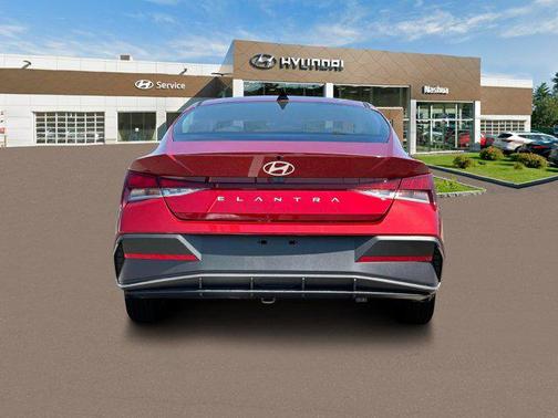 2024 Hyundai ELANTRA SE