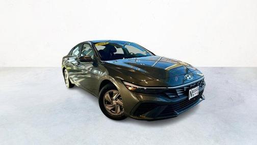 2024 Hyundai ELANTRA SE