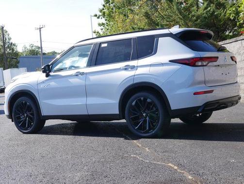 2025 Mitsubishi Outlander PHEV SEL